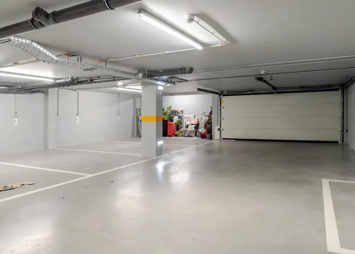 Hostwise - Stylish Flat With Terrace & Garage Διαμέρισμα