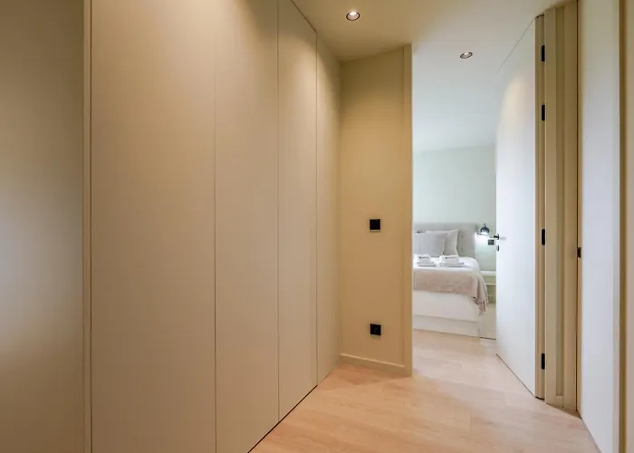 Hostwise - Stylish Flat With Terrace & Garage Πόρτο