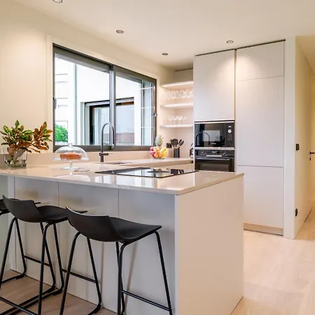 Hostwise - Stylish Flat With Terrace & Garage *