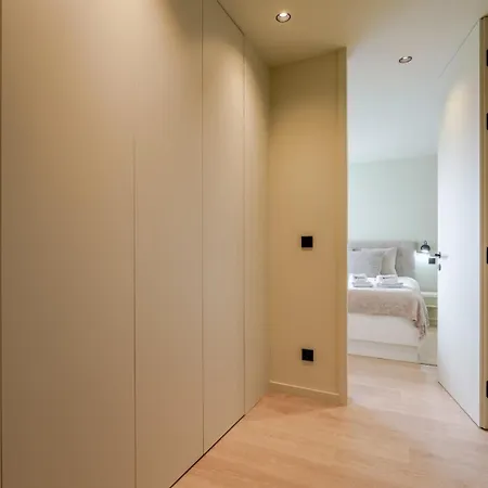 Hostwise - Stylish Flat With Terrace & Garage 波尔图