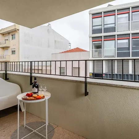 Hostwise - Stylish Flat With Terrace & Garage