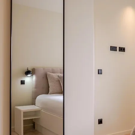 Hostwise - Stylish Flat With Terrace & Garage * ポルト