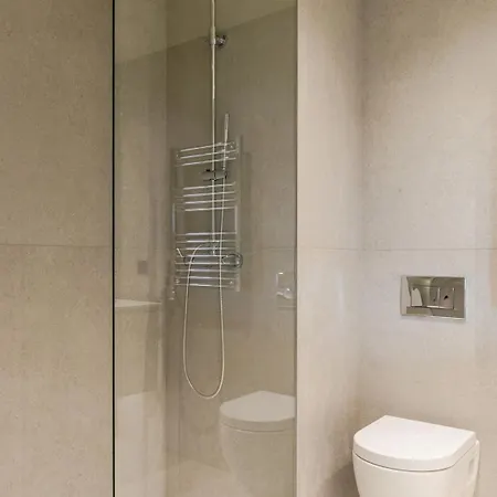 Hostwise - Stylish Flat With Terrace & Garage