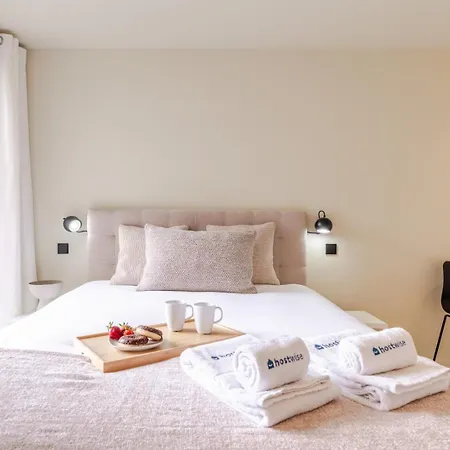 Hostwise - Stylish Flat With Terrace & Garage Porto