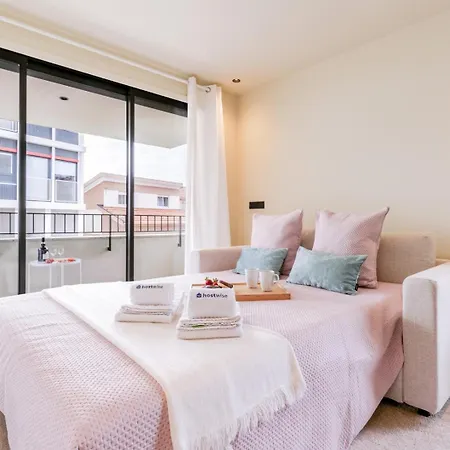Apartment Hostwise - Stylish Flat With Terrace & Garage
