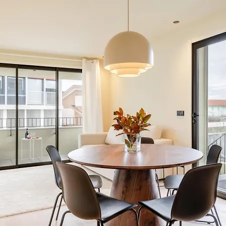 Apartment Hostwise - Stylish Flat With Terrace & Garage *