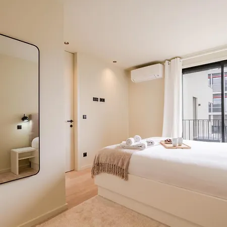Lägenhet Hostwise - Stylish Flat With Terrace & Garage Oporto
