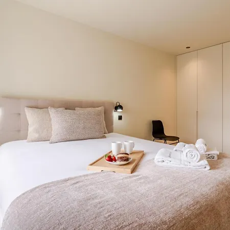 Hostwise - Stylish Flat With Terrace & Garage *