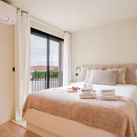 Hostwise - Stylish Flat With Terrace & Garage Porto