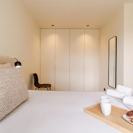 Apartment Hostwise - Stylish Flat With Terrace & Garage