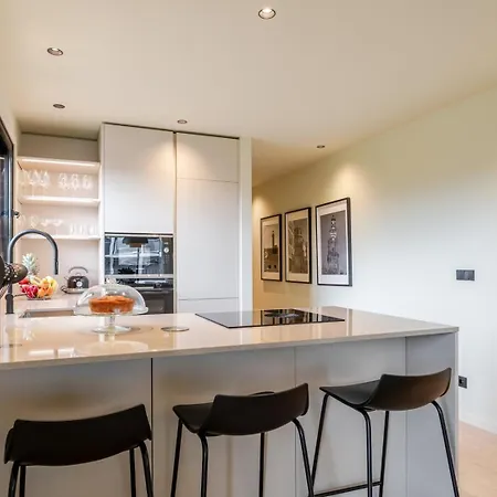 Apartment Hostwise - Stylish Flat With Terrace & Garage *