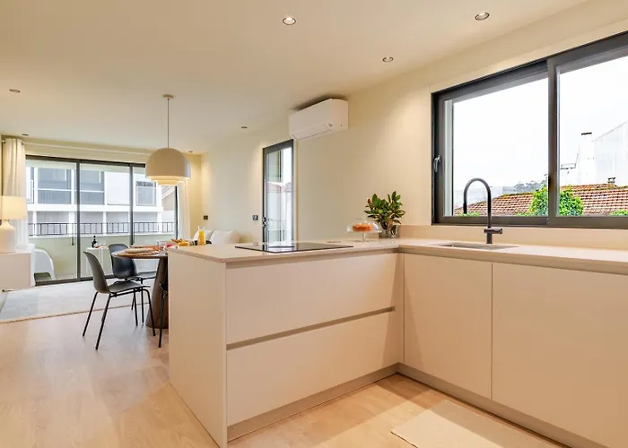 Hostwise - Stylish Flat With Terrace & Garage * Porto