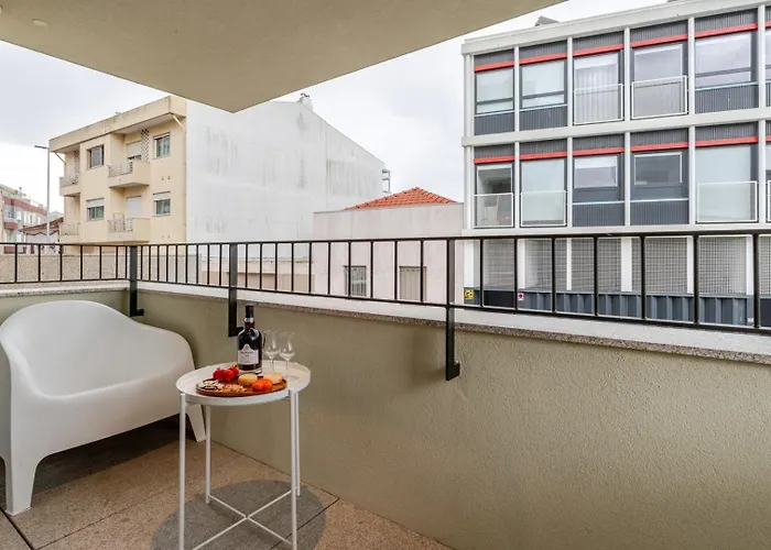 Hostwise - Stylish Flat With Terrace & Garage