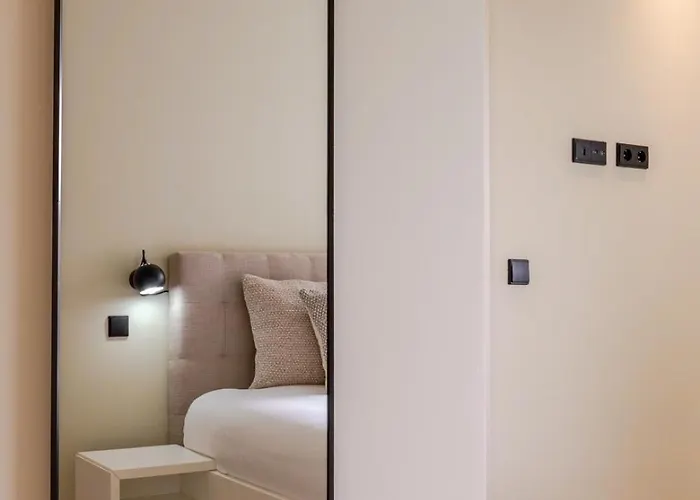 Hostwise - Stylish Flat With Terrace & Garage * Porto