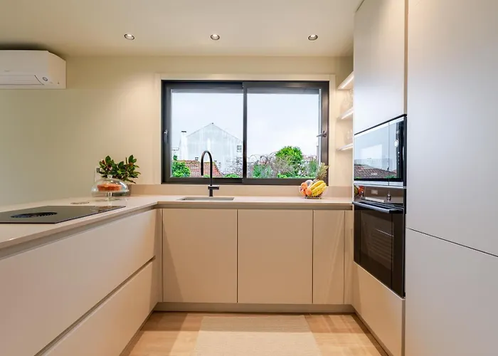 Hostwise - Stylish Flat With Terrace & Garage