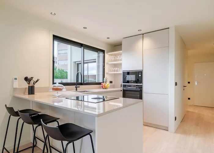 Hostwise - Stylish Flat With Terrace & Garage Appartement Porto