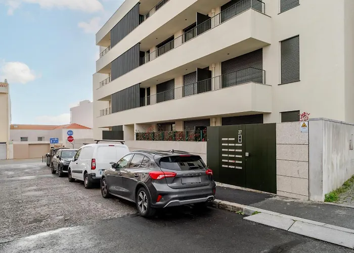 Hostwise - Stylish Flat With Terrace & Garage *