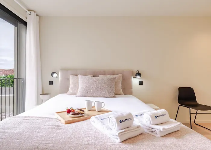 Hostwise - Stylish Flat With Terrace & Garage Porto