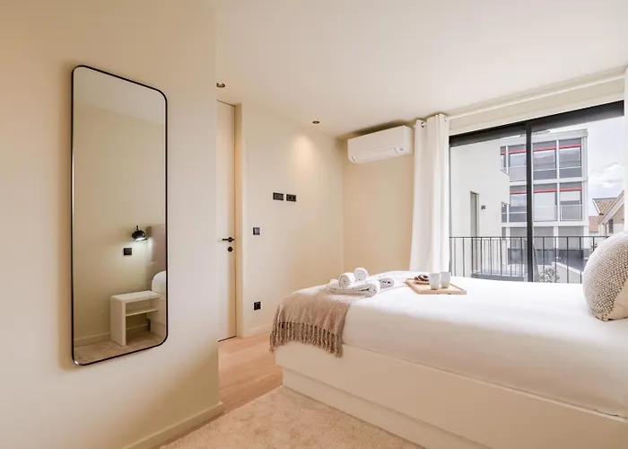 Appartement Hostwise - Stylish Flat With Terrace & Garage Porto