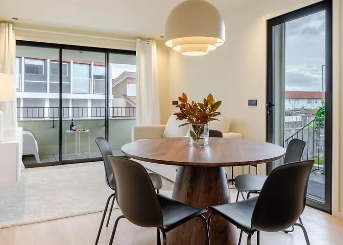 Hostwise - Stylish Flat With Terrace & Garage アパート