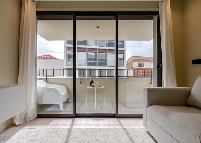 Hostwise - Stylish Flat With Terrace & Garage アパート