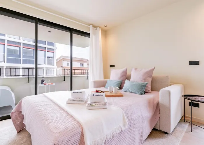 アパート Hostwise - Stylish Flat With Terrace & Garage