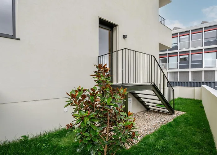 Hostwise - Stylish Flat With Terrace & Garage *