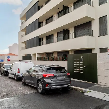 Hostwise - Stylish Flat With Terrace & Garage *