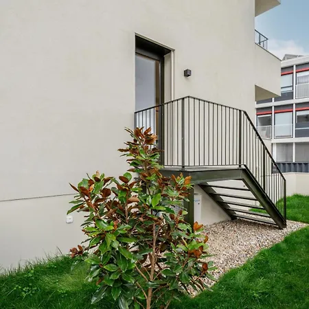 Hostwise - Stylish Flat With Terrace & Garage *