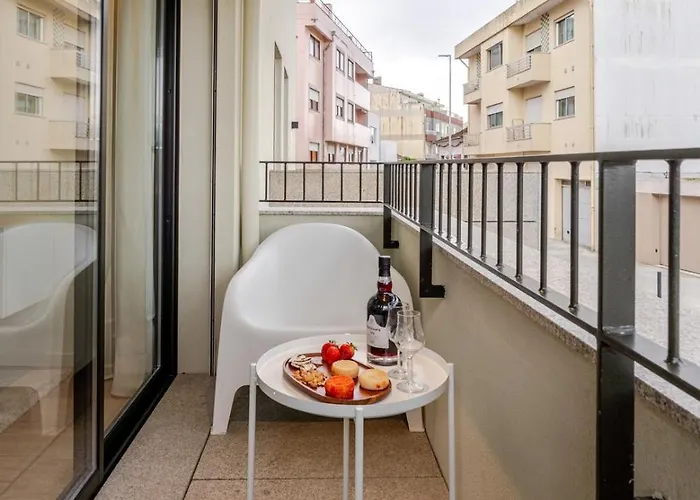 Hostwise - Stylish Flat With Terrace & Garage *