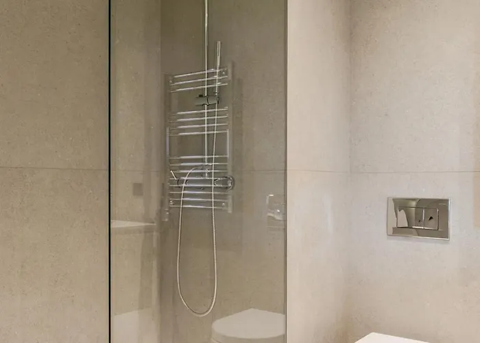 Hostwise - Stylish Flat With Terrace & Garage